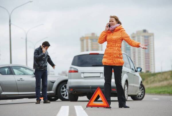 Car-Collision-Angry-man-and-woman-drivers_shutterstock_155610605-1024×692