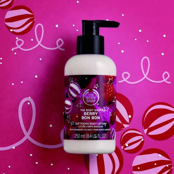 eps_jpg_1091876_4_Berry Bon Bon Body Lotion_GOLD_PCK_INNEQPS600